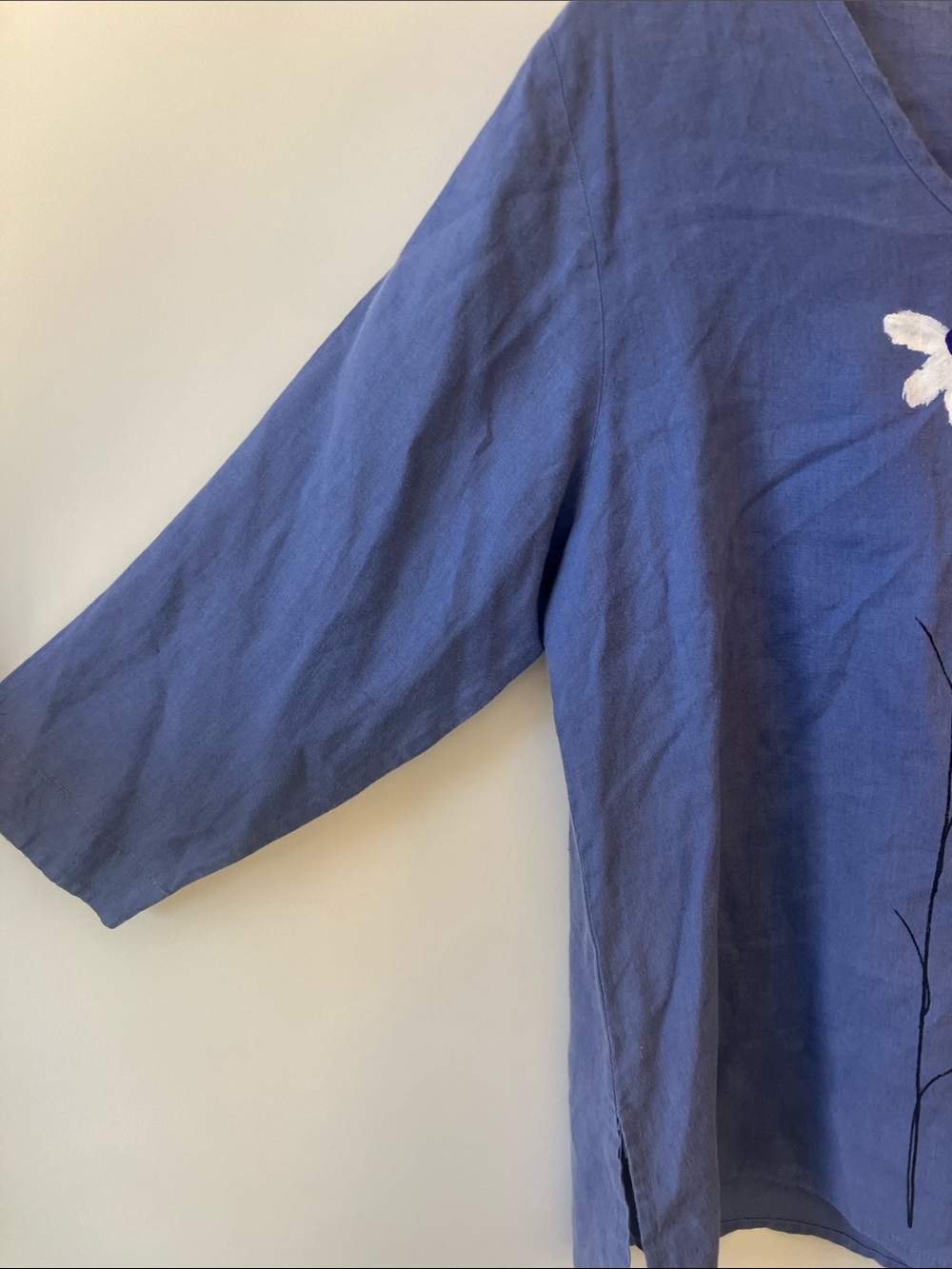 FLAX Vintage Blue Linen Flowy V-Neck Top w/ White Daisy Customization Size M - Picture 5 of 11